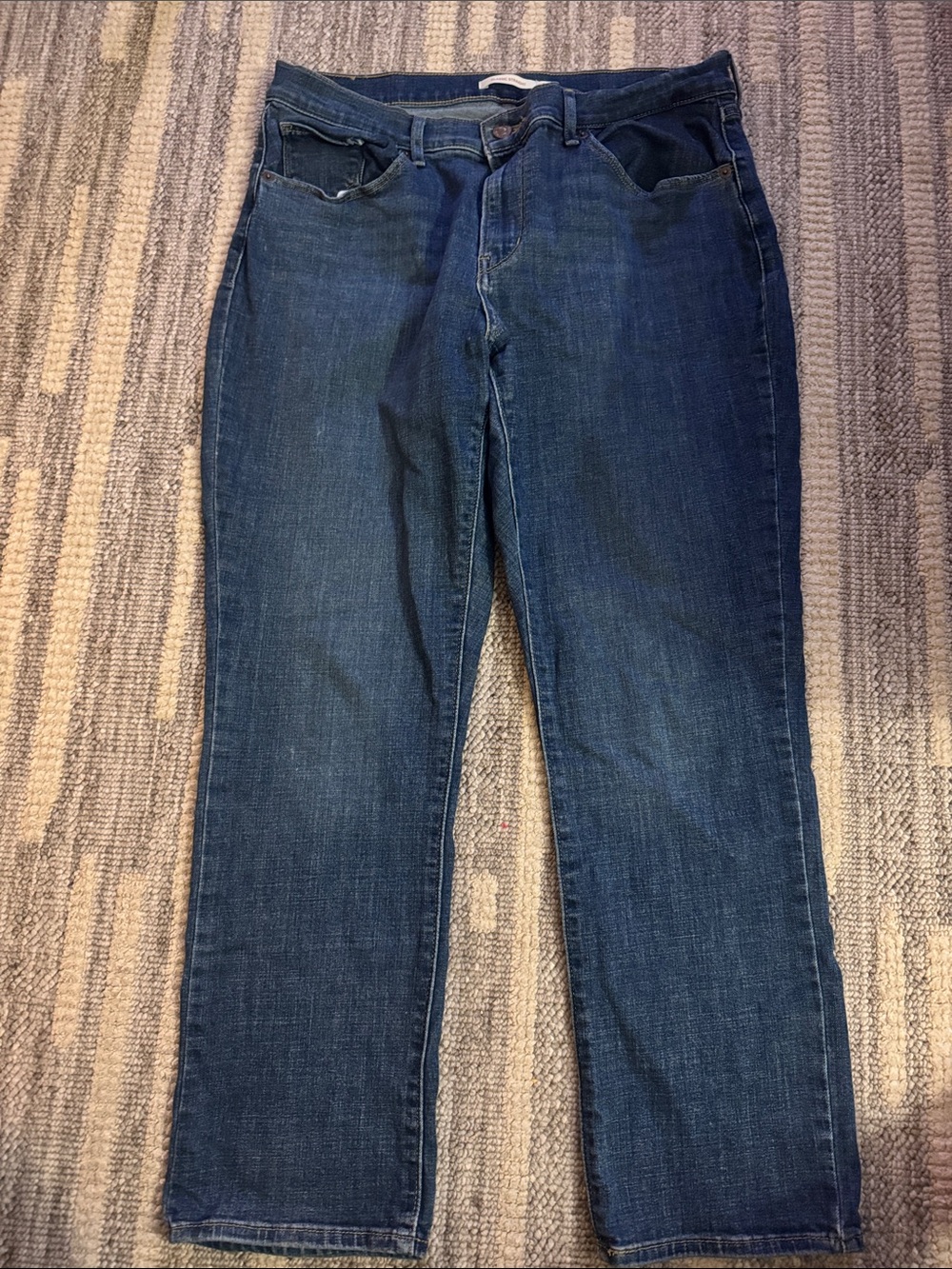 Levi's Women's Straight Leg Jeans in Dark Blue Wash